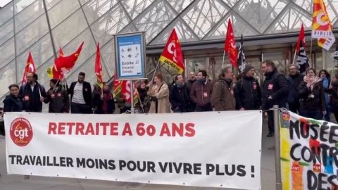 Сотрудники Лувра проводят забастовку