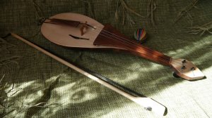 Средневековый ребек  G3 D4 G4. Пример звучания