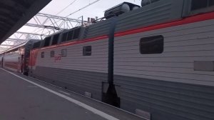 Отправление с Московского вокзала двухэтажного поезда "Смена" СПб — Москва (14 июля 2022, Full HD).