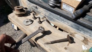 Замена задних подушек кузова Prado 95. Полиуретан порвался.