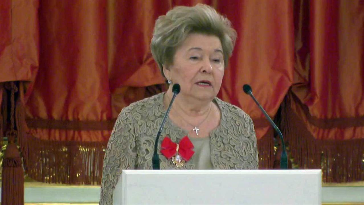 Президент поздравил с днем рождения Наину Ельцину и вручил ей Орден великомученицы Екатерины