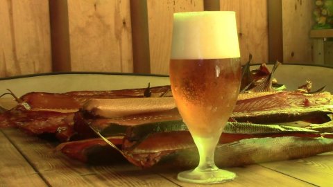 ЩУКА ХОЛОДНОГО КОПЧЕНИЯ. ТЕША ЩУКИ. ПРОСТЕЙШАЯ КОПТИЛЬНЯ. ДЕГУСТАЦИЯ.