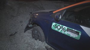 Каршеринговый Поло упал в траншею