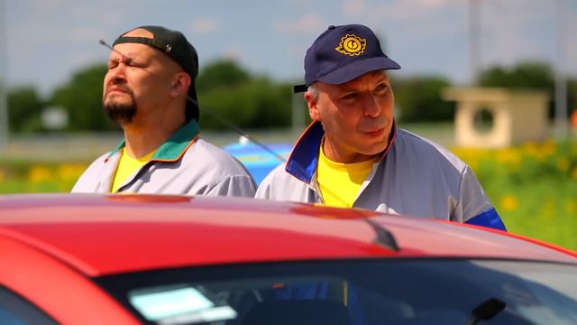 Блондинка на дороге смотреть онлайн