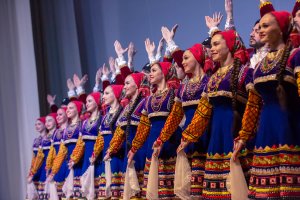 Ансамбль "Ставрополье" дает совместные концерты с ведущими народными коллективами России.