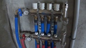 Монтаж внутрипольных конвекторов на трубах Rehau.