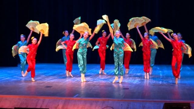 Китайский танец с веерами смотреть онлайн