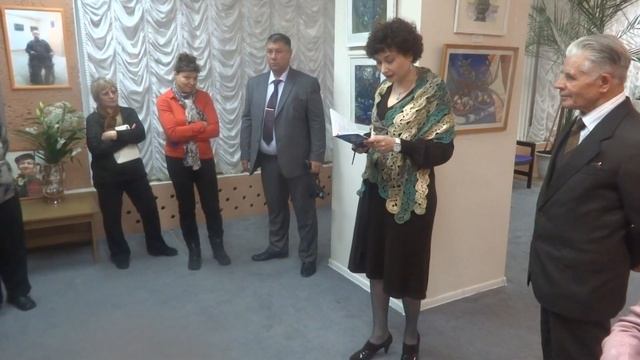 Читает стих(Галерея Нагорная,19.12.14) смотреть онлайн