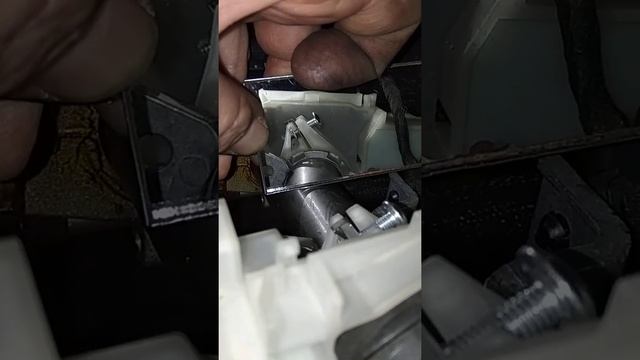 Как снять блок подрулевых переключателей (гитару) Renault Megane 3 смотреть онлайн