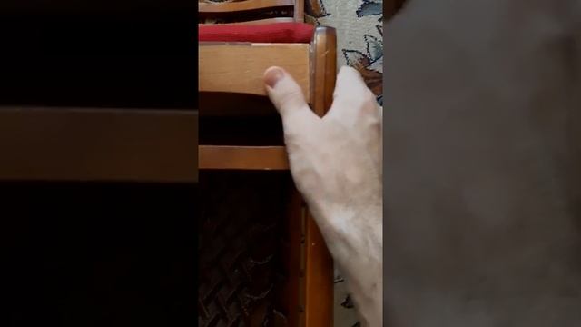 ДЕТИ ПОЛНОСТЬЮ СОБИРАЮТ И НАЛАЖИВАЮТ ДЕРЕВЯННЫЙ СТУЛ. КАК СОБРАТЬ СТУЛ. ДЕТИ РЕМОНТИРУЮТ. ЛАЙФХАК