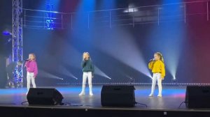 Песня «Недетское время» Трио