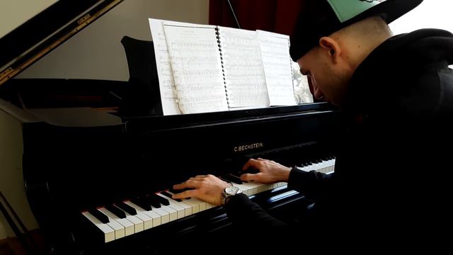 Piano vs Grand Piano - Moonlight Sonata Beethoven смотреть онлайн