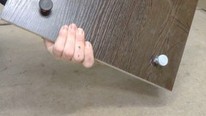Будем разоблачать ножки шкафа .