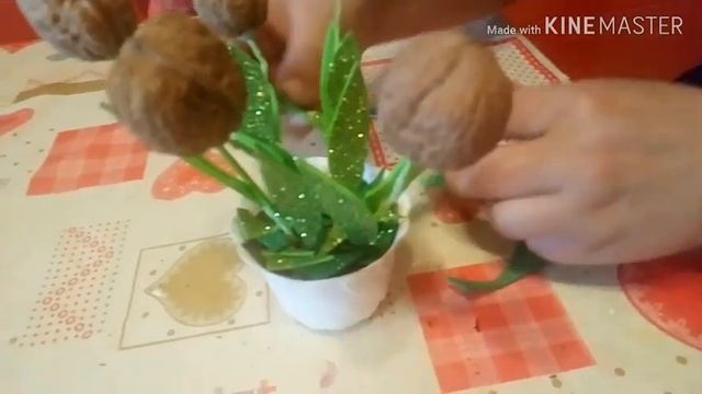 ТЮЛЬПАНЫ ИЗ ГРЕЦКИХ ОРЕХОВ! ПОДЕЛКИ НА ТЕМУ ОСЕНЬ! СУПЕР ПОДЕЛКА!