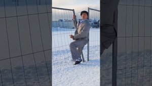 Алексей Щербаков рассказывает как правильно перелезать через забор