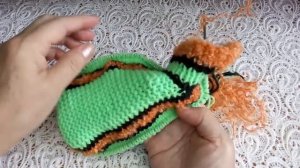 Простейшие тапочки- следочки без швов из остатков пряжи. Мастер-класс.