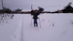 У нас каникулы.Учу ребёнка кататься на лыжах..mp4