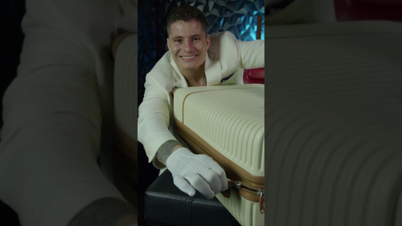 ASMR обзор на красивый чемодан от британского бренда it luggage. Пиши «хочу» и сниму для тебя ролик смотреть онлайн