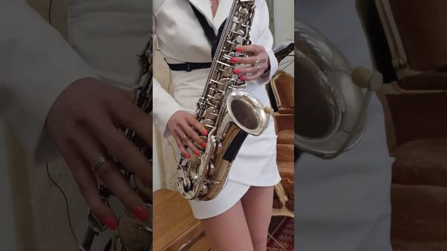 Вера Романова актриса музыкант, саксофонистка. Lily Was