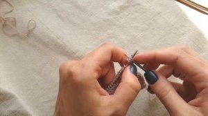 Полый шнур i-cord: обработка низа изделия и горловины с завязкой.