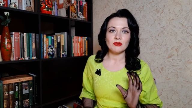 Красота в стиле ретро: чулки, красная помада, голливудская волна. По следам Диты фон Тиз