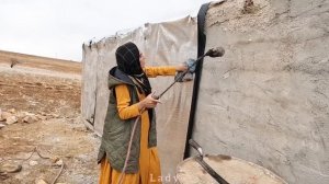 "Footprints in the peaks: the life of a nomadic single mother, Daral