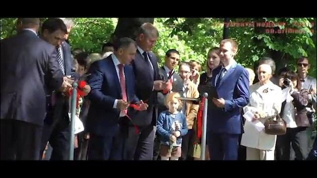 Открытие сквера возле памятника Высоцкому в Симферополе