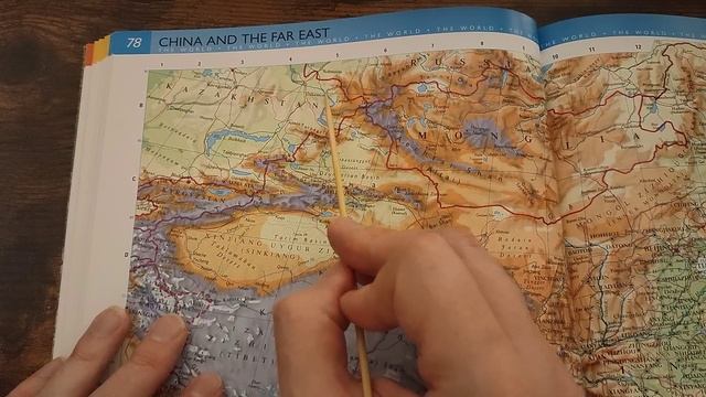 Я смотрю карту Азии [АСМР на русском]