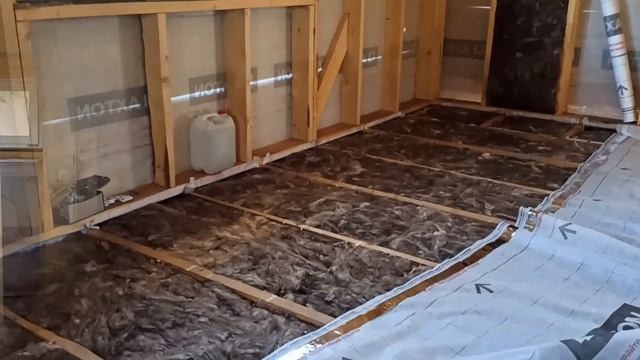 Утепляем полы в каркасном доме . Квик дек на пол , обрешетка , минвата Кнауф ветро и влагоизоляция смотреть онлайн