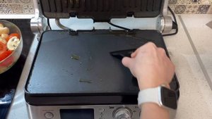 Стейк на гриле Delonghi 1030D