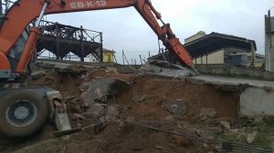 Демонтаж армированного бетонного покрытия гидромолотом