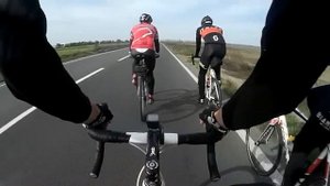 Вело покатушка на шоссейном велосипеде. Вело выезд.