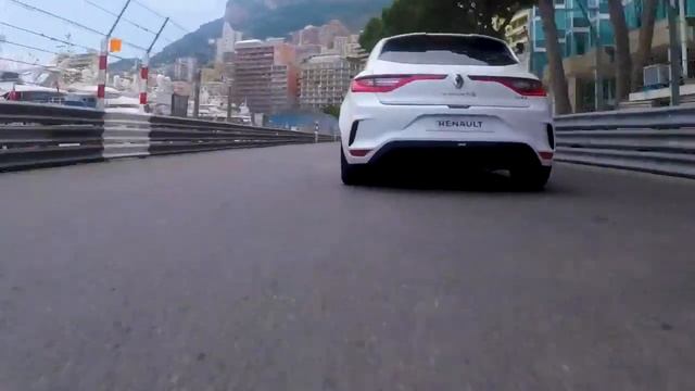 Renault Mégane R.S. Trophy-R acelerou no Mónaco! смотреть онлайн