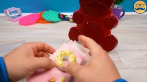 (НАОБОРОТ) POP IT КОНФЕТА И 12 АНТИСТРЕССОВ ДЛЯ ЖЕЛЕЙНОГО МЕДВЕДЯ ВАЛЕРЫ