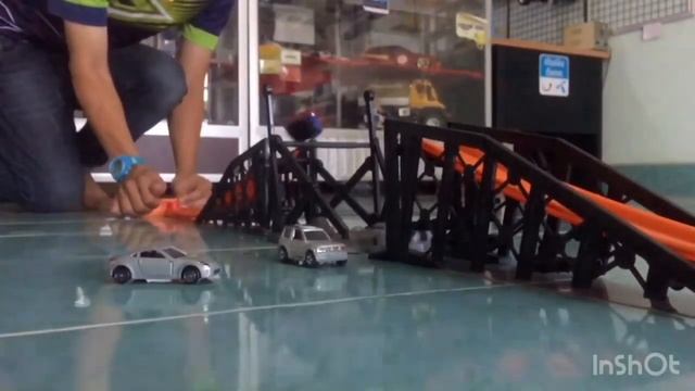 NISSAN 350z ,X-TRAIL vs MITSUBISHI PAJERO (TOMICA) смотреть онлайн