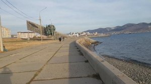 Новороссийск в ноябре. Набережная. Гостиница Бригантина
