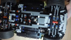 Land Rover Defender из LEGO Technic на пульте