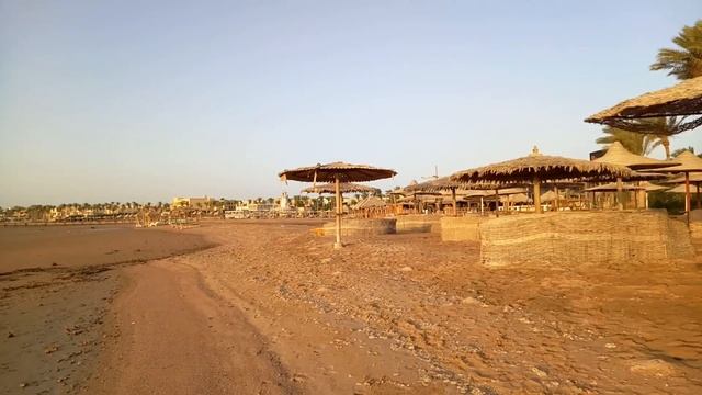 Пляж заброшенного отеля Laguna Vista Beach Resort 5* (бухта Набк)