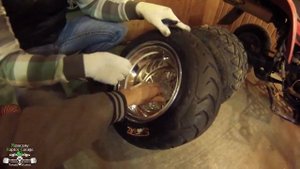 Unboxing tyres Maxxis Spearz for Moscow Raptor Garage.
