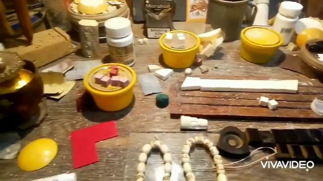 В мастерской(четки,зарики, нарды,иконы) смотреть онлайн