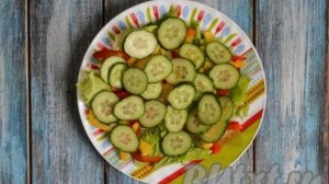 Салат с мидиями и овощами