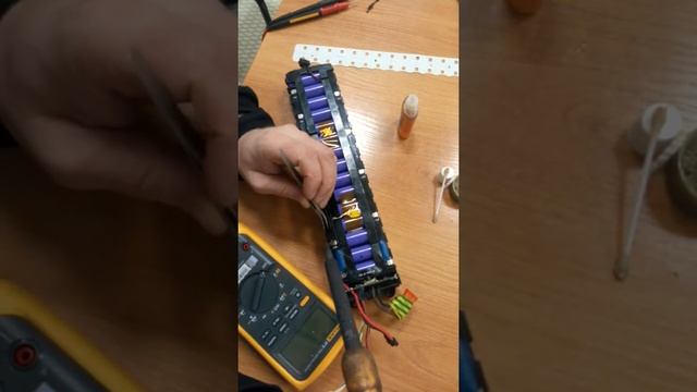 почему самокат быстро разряжается