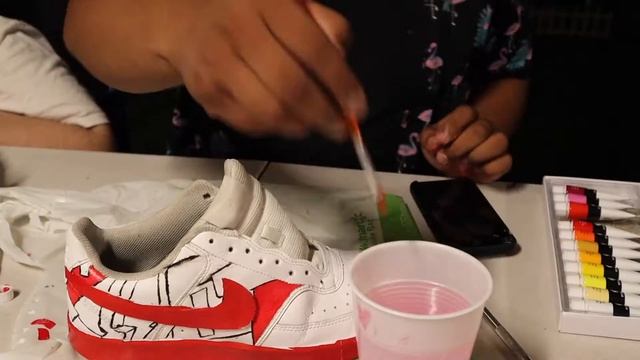 Custom Painting My Nikes!! смотреть онлайн
