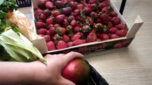 ящик клубники 250 рублей/фуд сити закупка