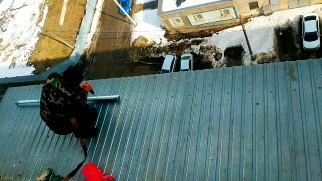 СНЕГОЗАДЕРЖАТЕЛИ КРЫШУ КРОЕМ 10-ЭТАЖ ПРОФИЛЕМ УДЕРЖАТЕЛЬ СНЕГА. смотреть онлайн