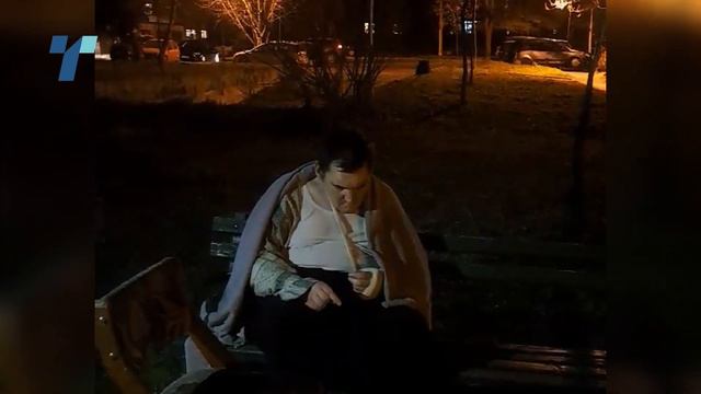 лице со посебни потреби оставено да седи на клупа во скопје смотреть онлайн