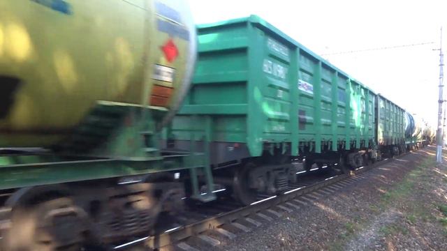 Электровоз ВЛ80С-979 с грузовым поездом смотреть онлайн