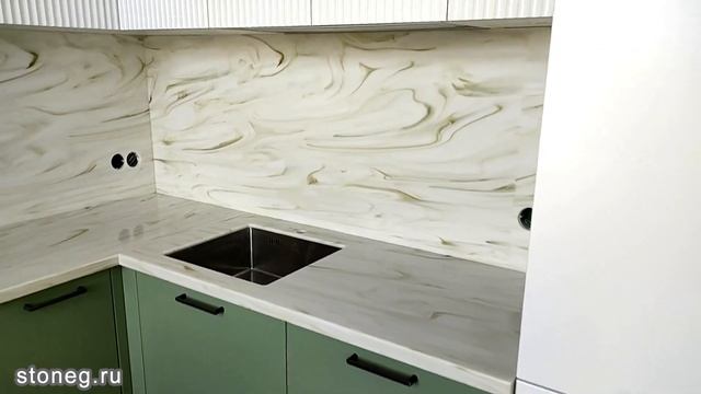 Corian Jade Onyx  stoneg ru Кухонная столешница со стеновыми панелями из искусственного камня
