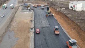 Строительство путепровода через железную дорогу трасса М-5 г. Жигулевск. Укладка асфальта...