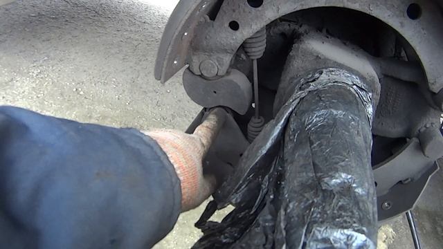 #Установка бокового упора от смещения тормозных колодок #осей BPW смотреть онлайн